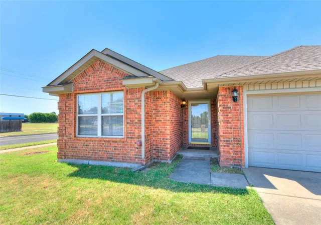 Photo 2 of Sale Pending at 204 John Rausch Ln, Edmond, OK 73003 | MLS# 1243955 | Listing updated on 2026-08-19