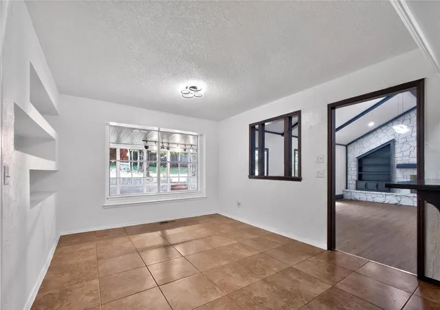 Photo 4 of Sale Pending at 1212 Ridgecrest St, Edmond, OK 73013 | MLS# 1243979 | Listing updated on 2026-08-20