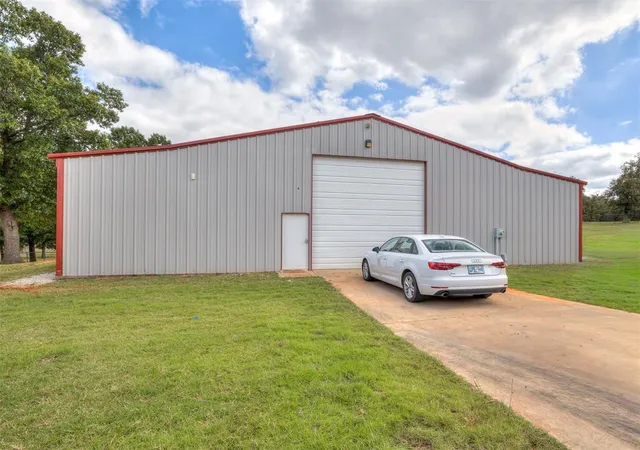 Photo 4 of Single Family Residence at 5400 S Triple X Rd, Choctaw, OK 73020 | MLS# 1243983 | | Sold on 2026-08-11