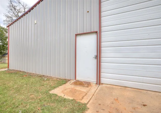 Photo 5 of Single Family Residence at 5400 S Triple X Rd, Choctaw, OK 73020 | MLS# 1243983 | | Sold on 2026-08-11