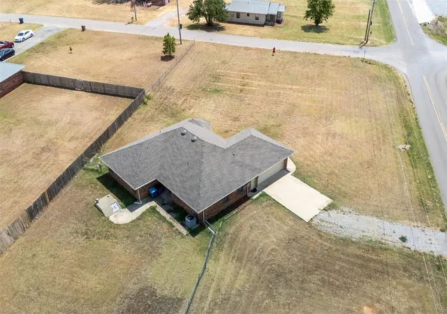 32nd image of 893 S Cemetery Rd, Tuttle, OK 73089 | MLS# 1243985