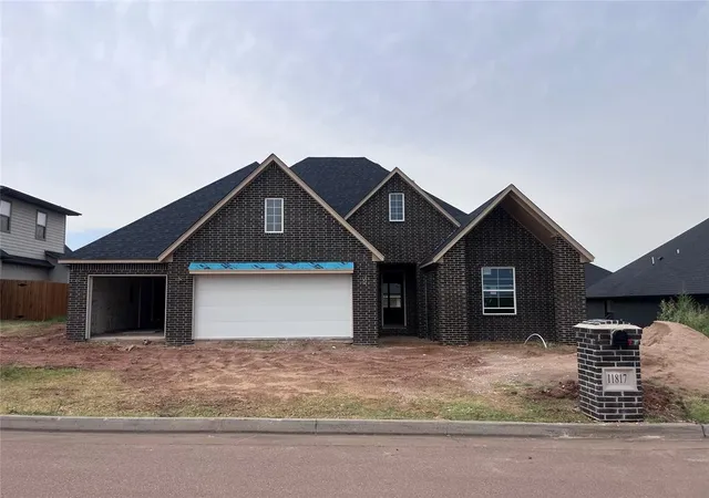Photo 2 of Single family home for sale at 11817 Nw 108th Place, Yukon, OK 73099 | MLS# 1243994 | Listing updated on 2026-08-15