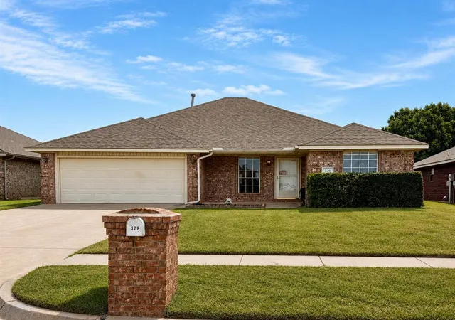 1st image of 328 S Castle Ridge Ln, Mustang, OK 73064 | MLS# 1244002