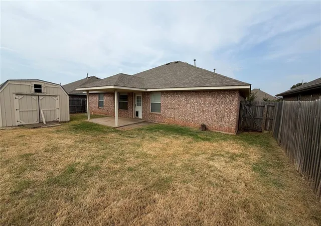 20th image of 328 S Castle Ridge Ln, Mustang, OK 73064 | MLS# 1244002