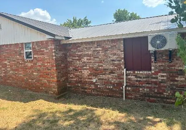 Photo 4 of Single family home for sale at 316 S Price Rd, Fort Cobb, OK 73038 | MLS# 1244003 | Listing updated on 2026-08-18