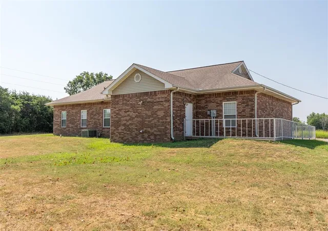 2nd image of 4 S Hillcrest Wy, Okemah, OK 74859 | MLS# 1244021