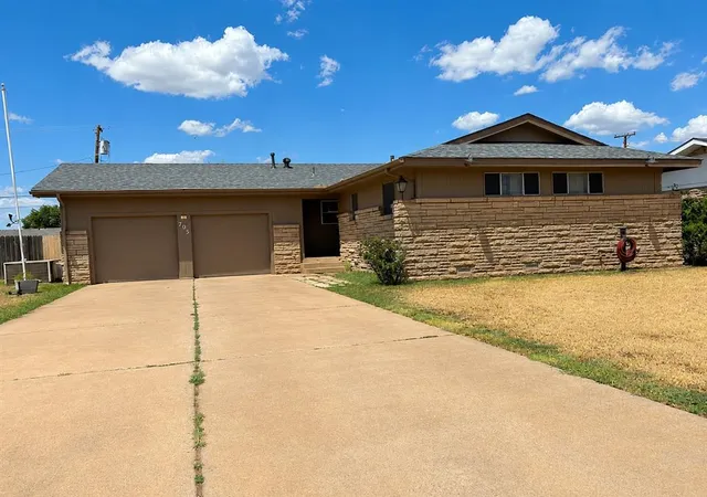 Photo 1 of Single family home for sale at 705 W Oriole St, Altus, OK 73521 | MLS# 1244038 | Listing updated on 2026-09-01