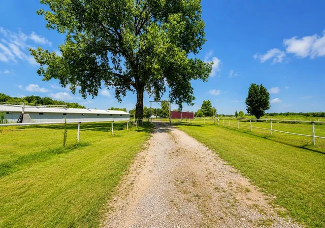 Photo 3 of Single family home for sale at 18699 Grayson Blvd, Henryetta, OK 74437 | MLS# 1244053 | Listing updated on 2026-08-13
