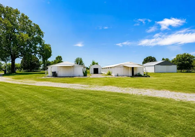 Photo 4 of Single family home for sale at 18699 Grayson Blvd, Henryetta, OK 74437 | MLS# 1244053 | Listing updated on 2026-08-13