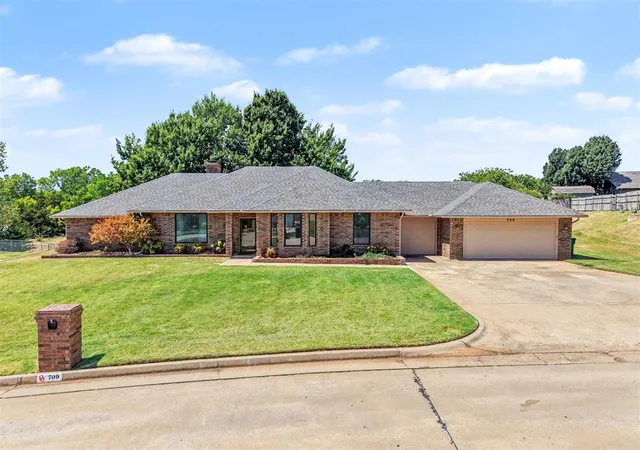 1st image of 709 Azalea Hill Dr, Yukon, OK 73099 | MLS# 1244066