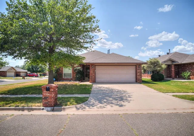 Photo 3 of Single family home for sale at 521 Apache Gate Dr, Yukon, OK 73099 | MLS# 1244067 | Listing updated on 2026-10-07