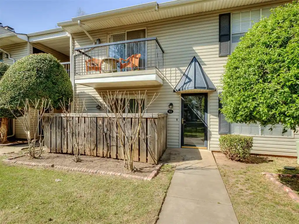 Listing Photo 2 - Condo for sale in 3200 W Britton Rd located at 3200 W Britton Rd, Oklahoma, OK 73120 - Unit #92