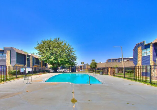 Listing Photo 2 - Condo for sale in building located at 401 SE 12th St, Norman, OK 73071 - Unit #114