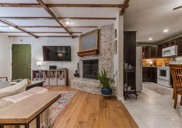 Listing Photo 4 - Condo for sale in building located at 401 SE 12th St, Norman, OK 73071 - Unit #114