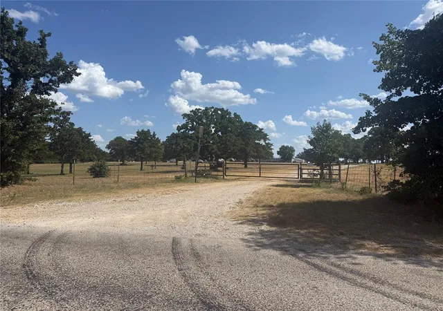 2nd image of 103 Gelatto Ln, Lone Grove, OK 73443 | MLS# 1244070