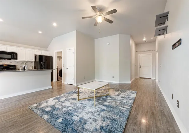 Photo 4 of Single family home for sale at 1430 Lakeview Dr, Edmond, OK 73034 | MLS# 1244074 | Listing updated on 2026-10-30