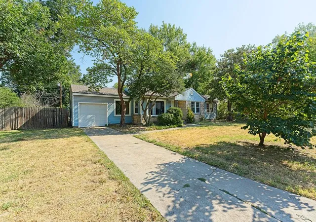 Photo 3 of Sale Pending at 1209 Melrose Dr, Norman, OK 73069 | MLS# 1244093 | Listing updated on 2026-08-14