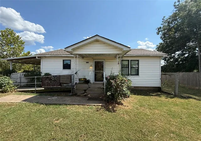 1st image of 1010 W 5th St, Stroud, OK 74079 | MLS# 1244094