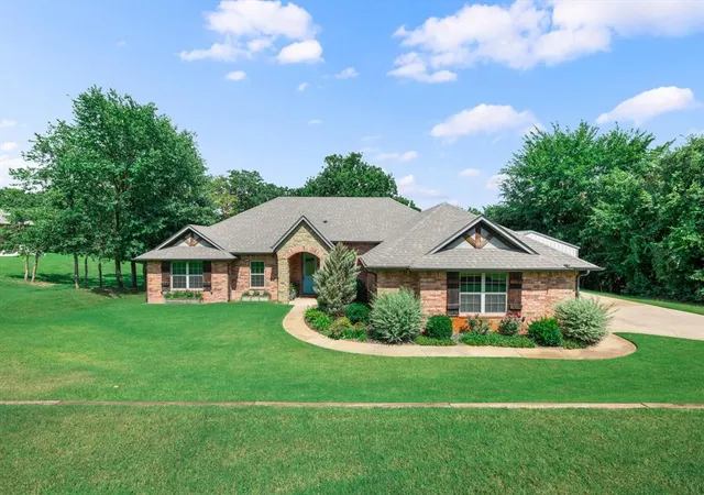 Photo 1 of Single family home for sale at 14220 Red Oak Dr, Edmond, OK 73034 | MLS# 1244096 | Listing updated on 2026-09-30