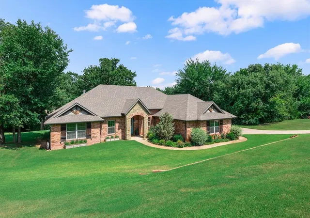 Photo 2 of Single family home for sale at 14220 Red Oak Dr, Edmond, OK 73034 | MLS# 1244096 | Listing updated on 2026-09-30