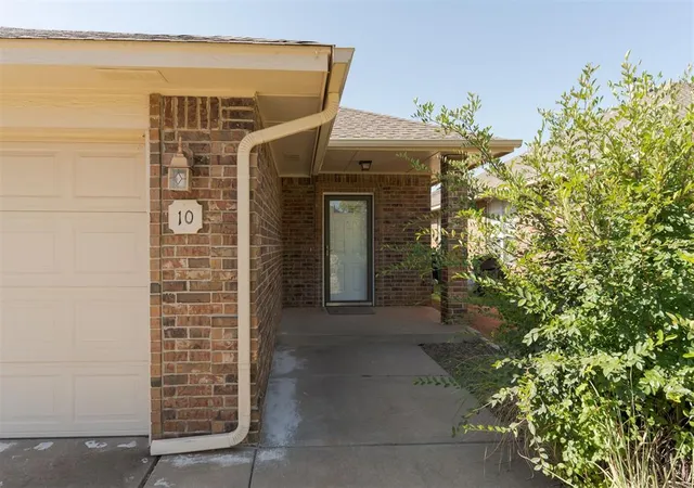 2nd image of 10 Nw 156th St #10, Edmond, OK 73013 | MLS# 1244103