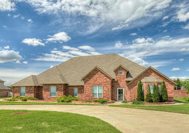 Photo 3 of Single family home for sale at 3101 Firefly Dr, Norman, OK 73071 | MLS# 1244163 | Listing updated on 2026-08-14