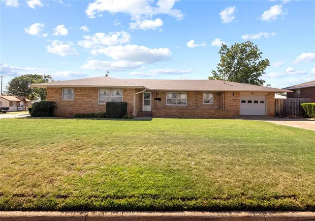 1st image of 601 N Kansas St, Weatherford, OK 73096 | MLS# 1244182