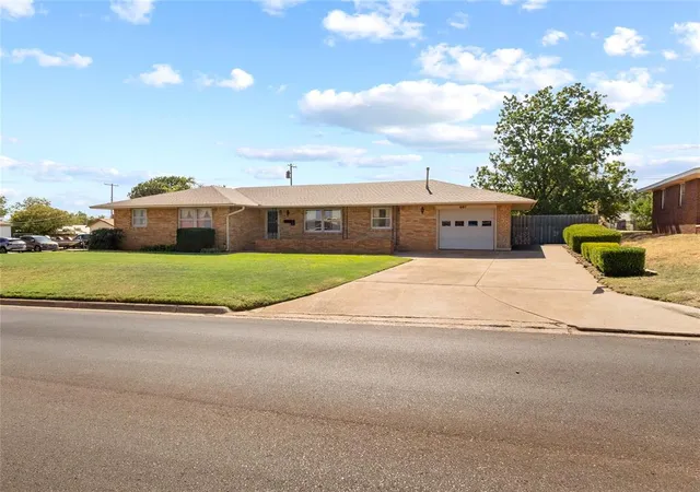 32nd image of 601 N Kansas St, Weatherford, OK 73096 | MLS# 1244182