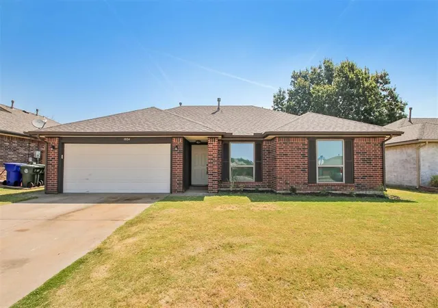 Photo 1 of Sale Pending at 1924 Oakwood E Blvd, Midwest City, OK 73130 | MLS# 1244183 | Listing updated on 2026-08-28