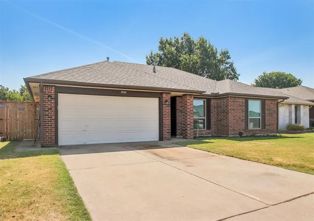 Photo 3 of Sale Pending at 1924 Oakwood E Blvd, Midwest City, OK 73130 | MLS# 1244183 | Listing updated on 2026-08-28