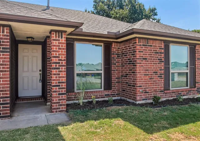 Photo 3 of Sale Pending at 1924 Oakwood E Blvd, Midwest City, OK 73130 | MLS# 1244183 | Listing updated on 2026-08-28