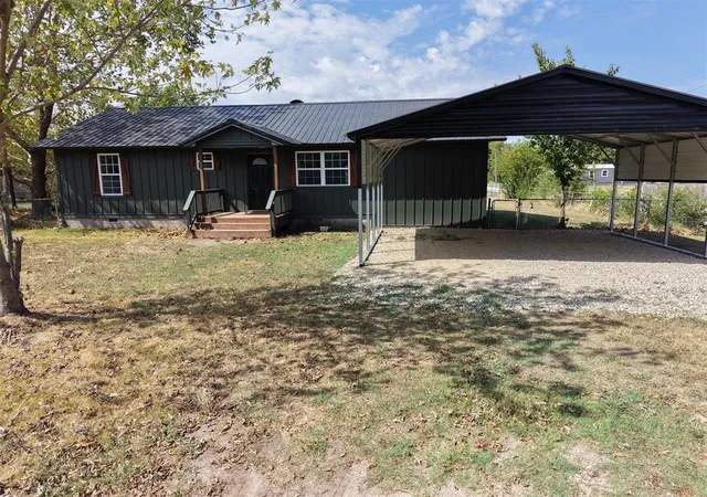 Photo 1 of Single family home for sale at 817 N 4th Street, Okemah, OK 74859 | MLS# 1244195 | Listing updated on 2026-09-22