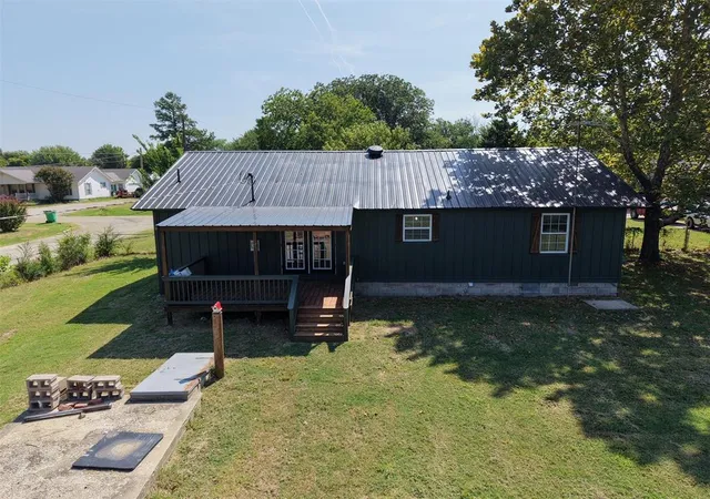 Photo 4 of Single family home for sale at 817 N 4th Street, Okemah, OK 74859 | MLS# 1244195 | Listing updated on 2026-08-14