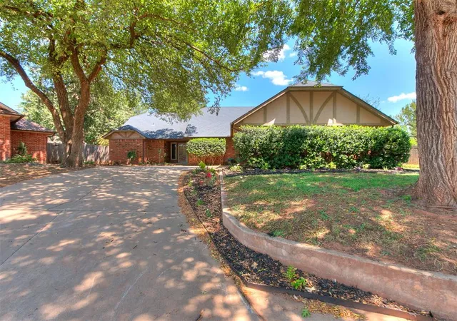 1st image of 500 Concord Ln, Edmond, OK 73003 | MLS# 1244232