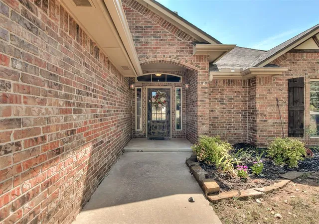 Photo 3 of Single family home for sale at 923 County St 2935, Tuttle, OK 73089 | MLS# 1244258 | Listing updated on 2026-09-23