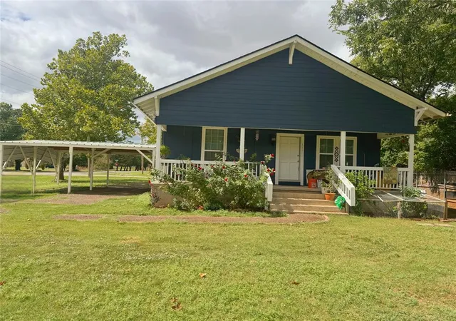 1st image of 611 Sw 6th St, Lindsay, OK 73052 | MLS# 1244276