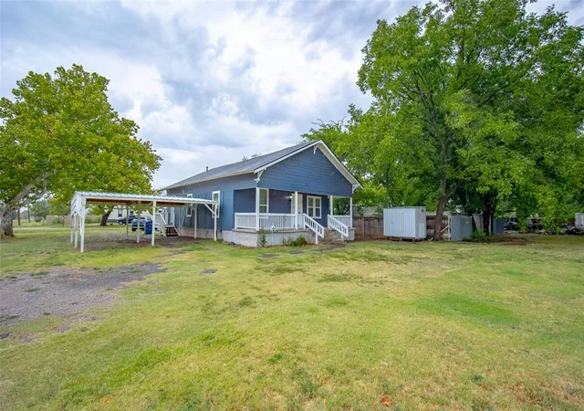 Photo 3 of Single family home for sale at 611 SW 6th Street, Lindsay, OK 73052 | MLS# 1244276 | Listing updated on 2026-10-13