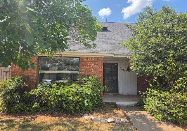 2nd image of 12013 Shady Trail Ln, Oklahoma City, OK 73120 | MLS# 1244298
