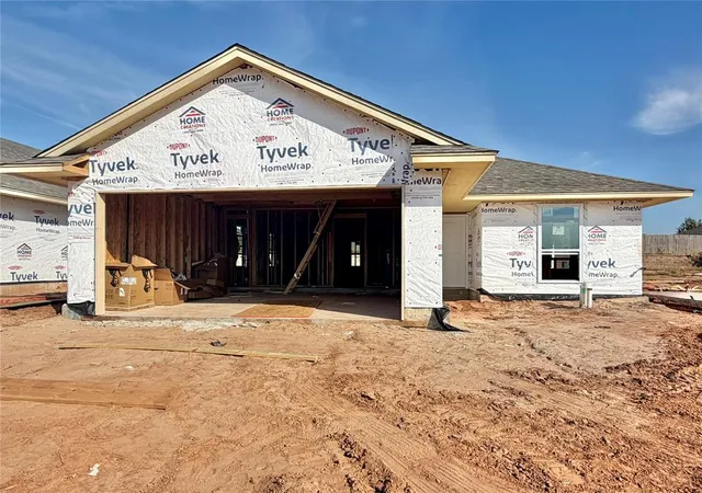 Single family home for sale at 4301 Crowned Cir, Norman, OK 73072 | MLS# 1244308