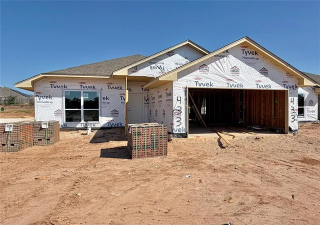 Photo 2 of Single family home for sale at 433 Crowned Dr, Norman, OK 73072 | MLS# 1244315 | Listing updated on 2026-10-16