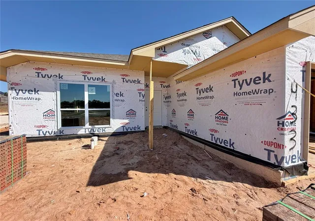 Photo 3 of Single family home for sale at 433 Crowned Dr, Norman, OK 73072 | MLS# 1244315 | Listing updated on 2026-10-16
