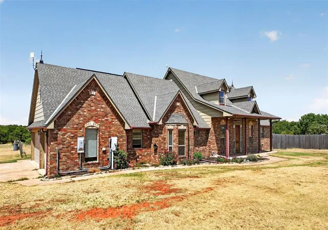 3rd image of 30454 Wolf Creek Ln, Cashion, OK 73016 | MLS# 1244326
