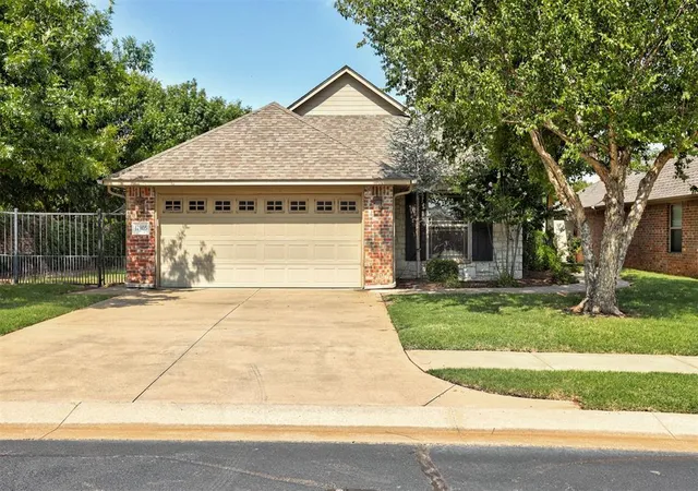 Single family home for sale at 17805 Griffin Gate Dr, Edmond, OK 73012 | MLS# 1244328