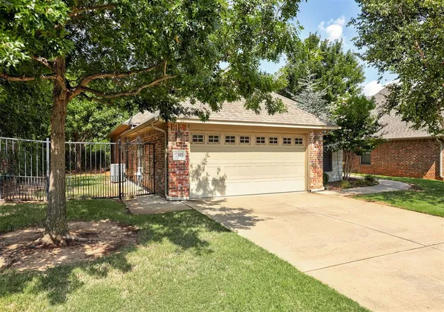 Photo 2 of Single family home for sale at 17805 Griffin Gate Dr, Edmond, OK 73012 | MLS# 1244328 | Listing updated on 2026-10-20