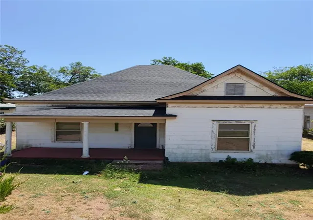 3rd image of 1615 W Minnesota Ave, Chickasha, OK 73018 | MLS# 1244343