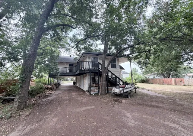 Photo 2 of Single family home for sale at 5931 Nw 43rd Street, Oklahoma City, OK 73122 | MLS# 1244358 | Listing updated on 2026-09-01