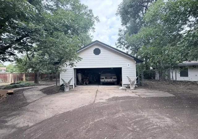 Photo 3 of Single family home for sale at 5931 Nw 43rd Street, Oklahoma City, OK 73122 | MLS# 1244358 | Listing updated on 2026-09-01