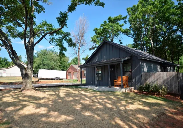 2nd image of 313 Se 2nd St, Blanchard, OK 73010 | MLS# 1244365