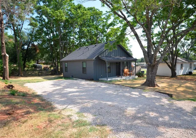 Photo 3 of Sale Pending at 313 Se 2nd Street, Blanchard, OK 73010 | MLS# 1244365 | Listing updated on 2026-10-02