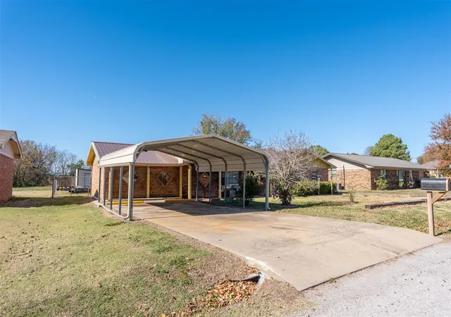 3rd image of 503 S 9Th St, Okemah, OK 74859 | MLS# 1244368